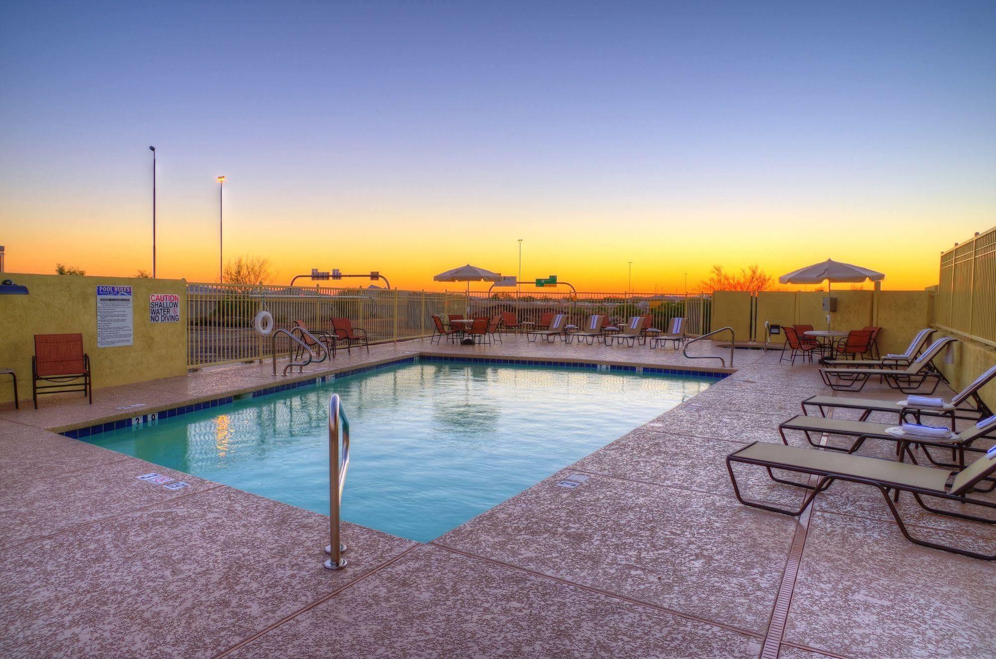 Holiday Inn Express & Suites - Phoenix North - Scottsdale By Ihg Exteriör bild